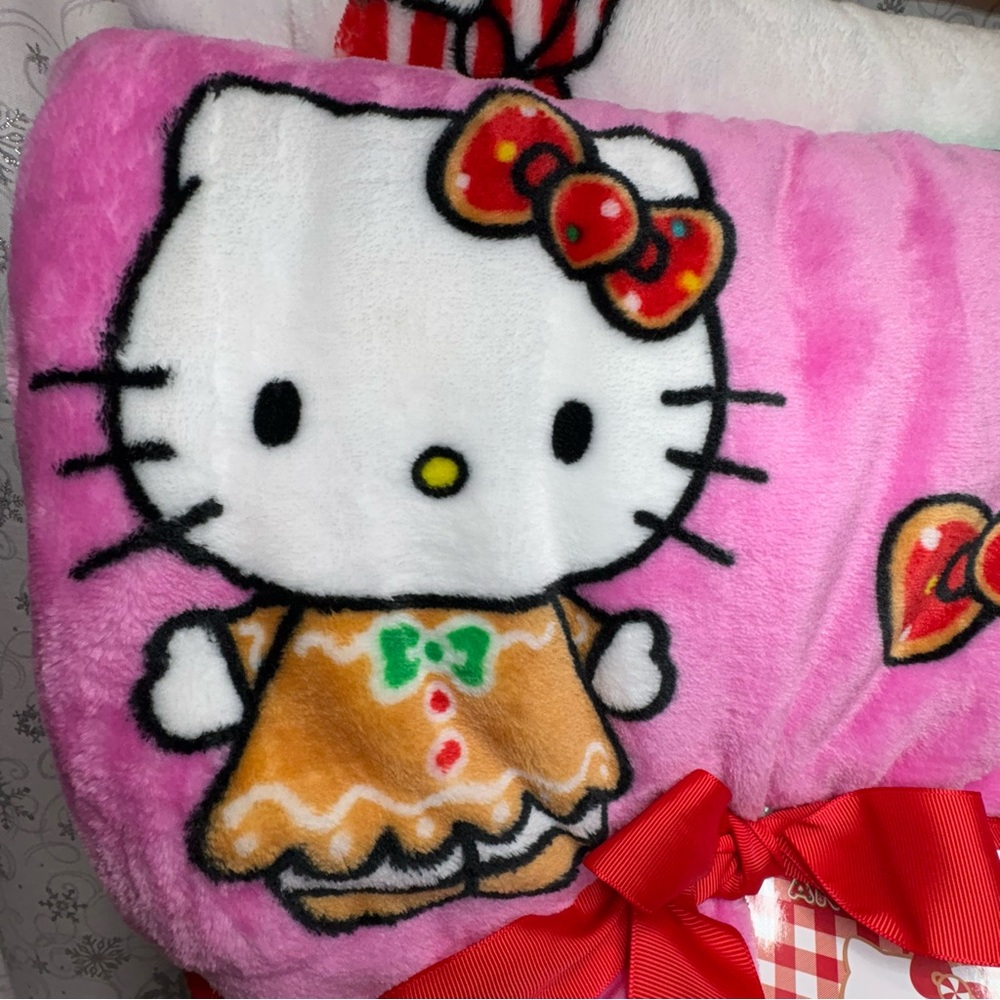 2 Viral Hello Kitty Oversized Christmas Throw Blankets-Pink Gingerbread & Wreath - Picture 6 of 11